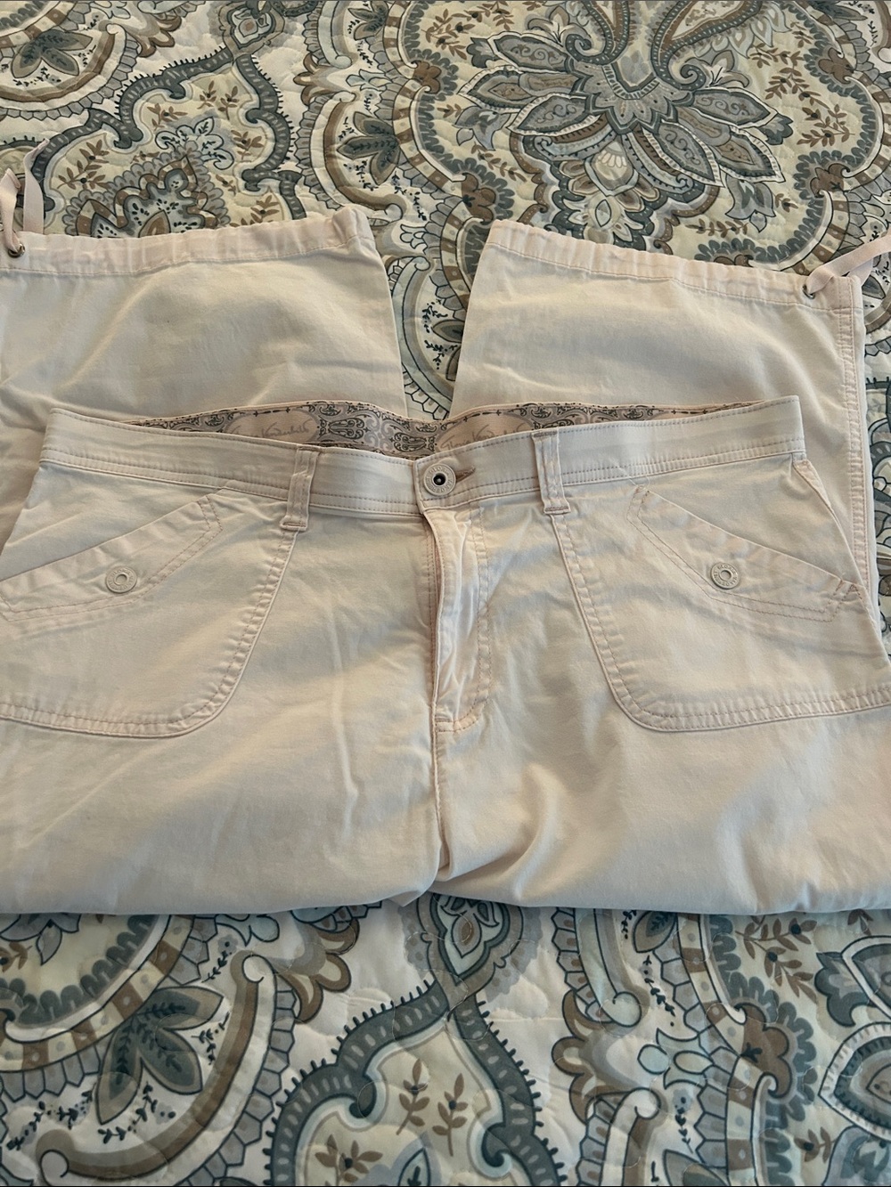 Gloria Vanderbilt Light Pink Capris